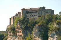 medieval-feast-in-the-castle-of-bruniquel