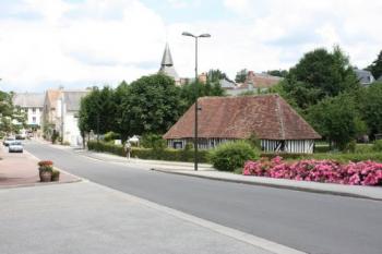 discover-the-town-of-cambremer