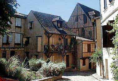 visit-of-architectural-heritage-of-bergerac