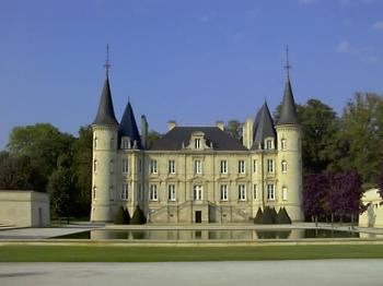 visit-the-town-of-pauillac