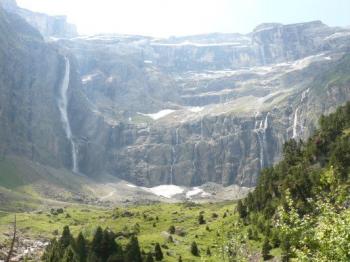 discover-the-town-of-gavarnie-gedre