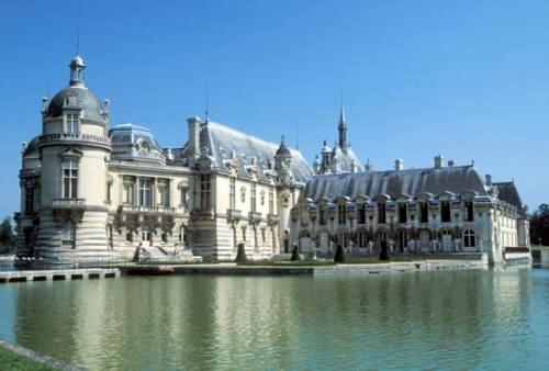 chantilly-town-of-the-art-and-history
