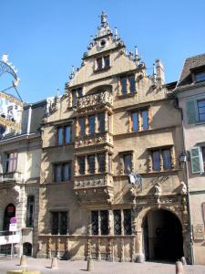 the-house-of-heads-fine-building-dating-from-german-renaissance