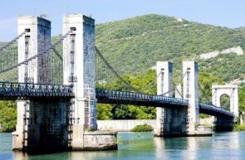 discover-the-bridge-of-robinet