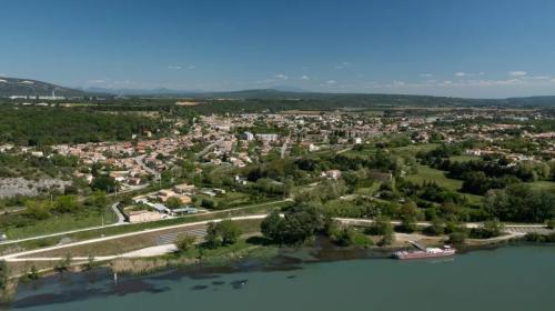 the-gates-and-the-ramparts-in-donzere