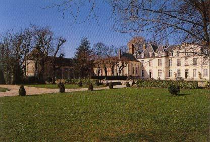 castle-of-l-e-mesnil-saint-denis