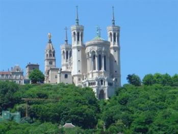 the-basilica-of-fourviere-and-the-praying-hill