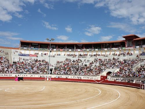 you-get-into-the-arena-or-rather-the-arena-beziers