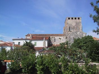 the-reinforced-church-of-mornac
