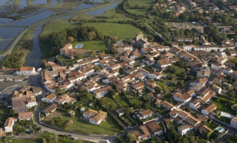 visit-the-beautiful-village-mornac-sur-seudre