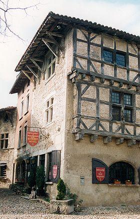 visit-the-medieval-city-of-perouges