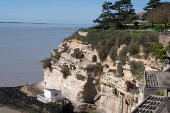 the-troglodytes-caves-of-the-meschers-sur-gironde