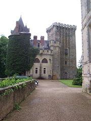 discover-the-castle-of-saint-loup