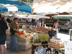 discover-the-ground-anf-market-of-sarrians