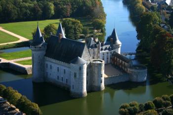 the-castle-of-sully-sur-loire