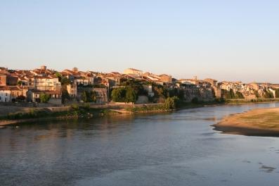 the-garonne-at-your-feet