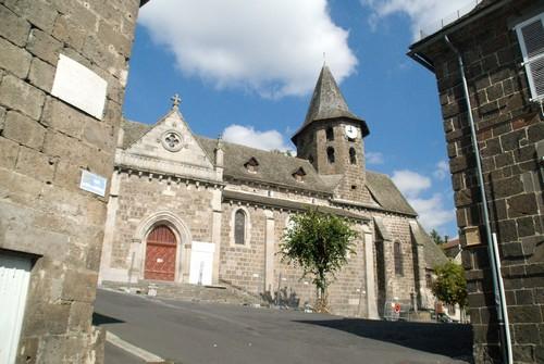 the-saint-pierre-church-in-vic-sur-cere